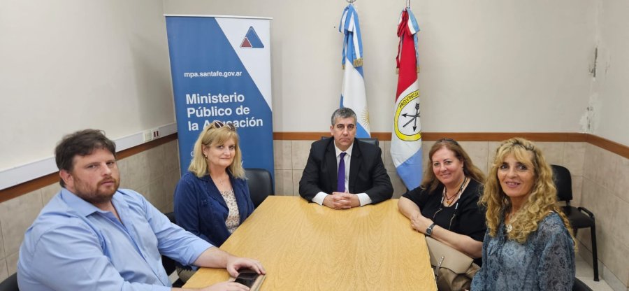 El fiscal Vottero junto a Mariela Fahsbender, Daniela Rossler, Anal&iacute;a G&oacute;mez Tosello y Sebasti&aacute;n Barello.