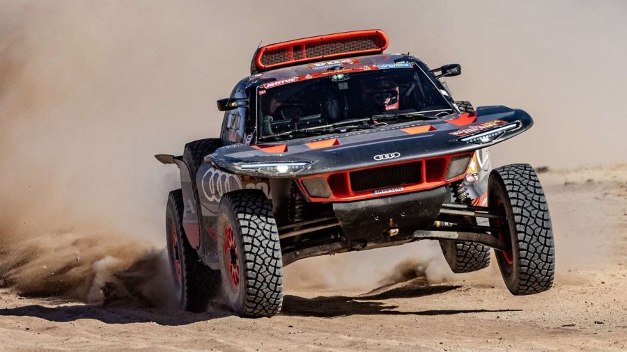 Los espa&ntilde;oles Carlos Sainz y Lucas Cruz ganaron con un Audi en la categor&iacute;a Autos en 2024.