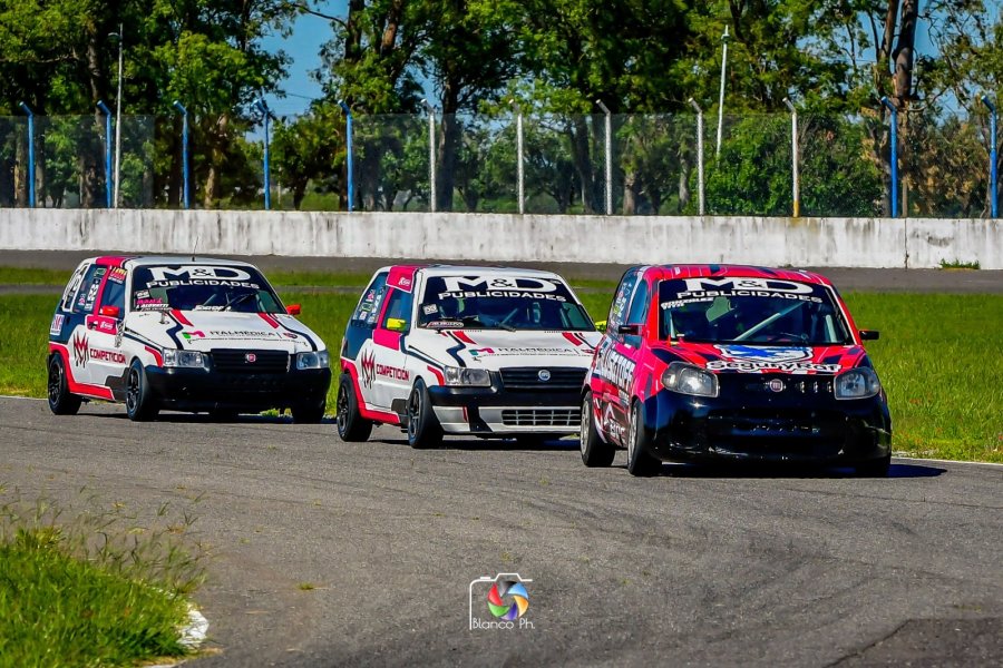 Las tres m&aacute;quinas del MM Competici&oacute;n girando en el aut&oacute;dromo "Ciudad de Rafaela".