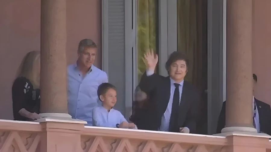 Los acompa&ntilde;&oacute; Karina Milei.