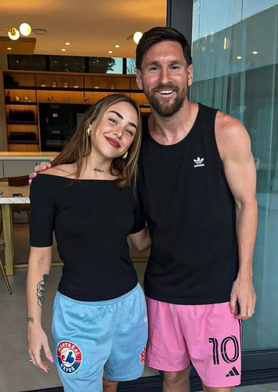 La cantante Nicki Nicole y el astro argentino Lionel Messi reunidos en la casa del capit&aacute;n de la Selecci&oacute;n argentina.