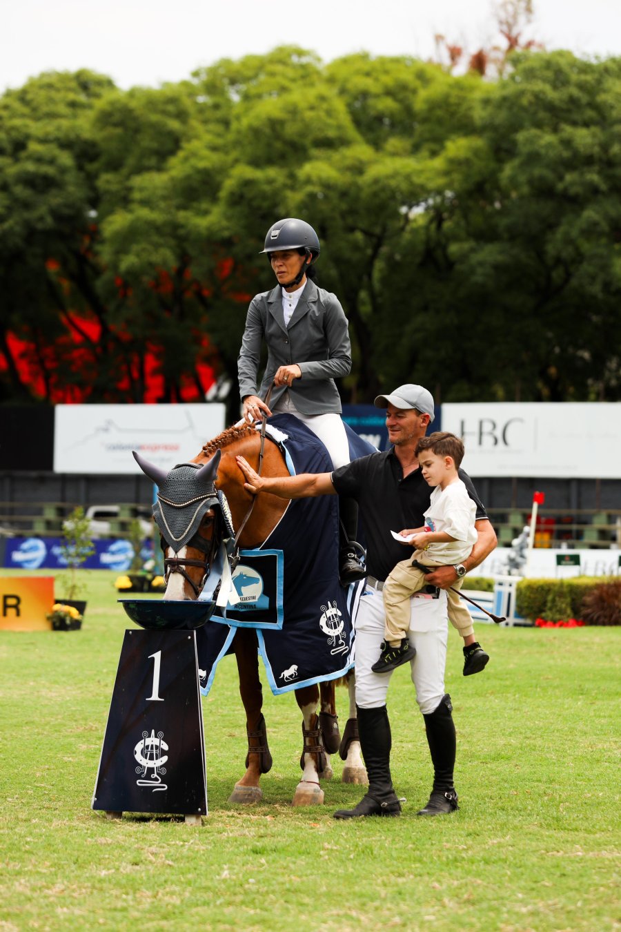 EN EL HIPICO ARGENTINO. Emilia Gagliano fue subcampeona en Amateur 1.10 m y V&iacute;ctor Rico quinto en la prueba de primera a 1.40m.