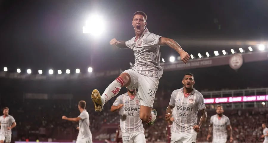 FRANCO PARDO, DEFENSOR DE UNI&Oacute;N DE SANTA FE, ENTRE LOS MEJORES DEL A&Ntilde;O