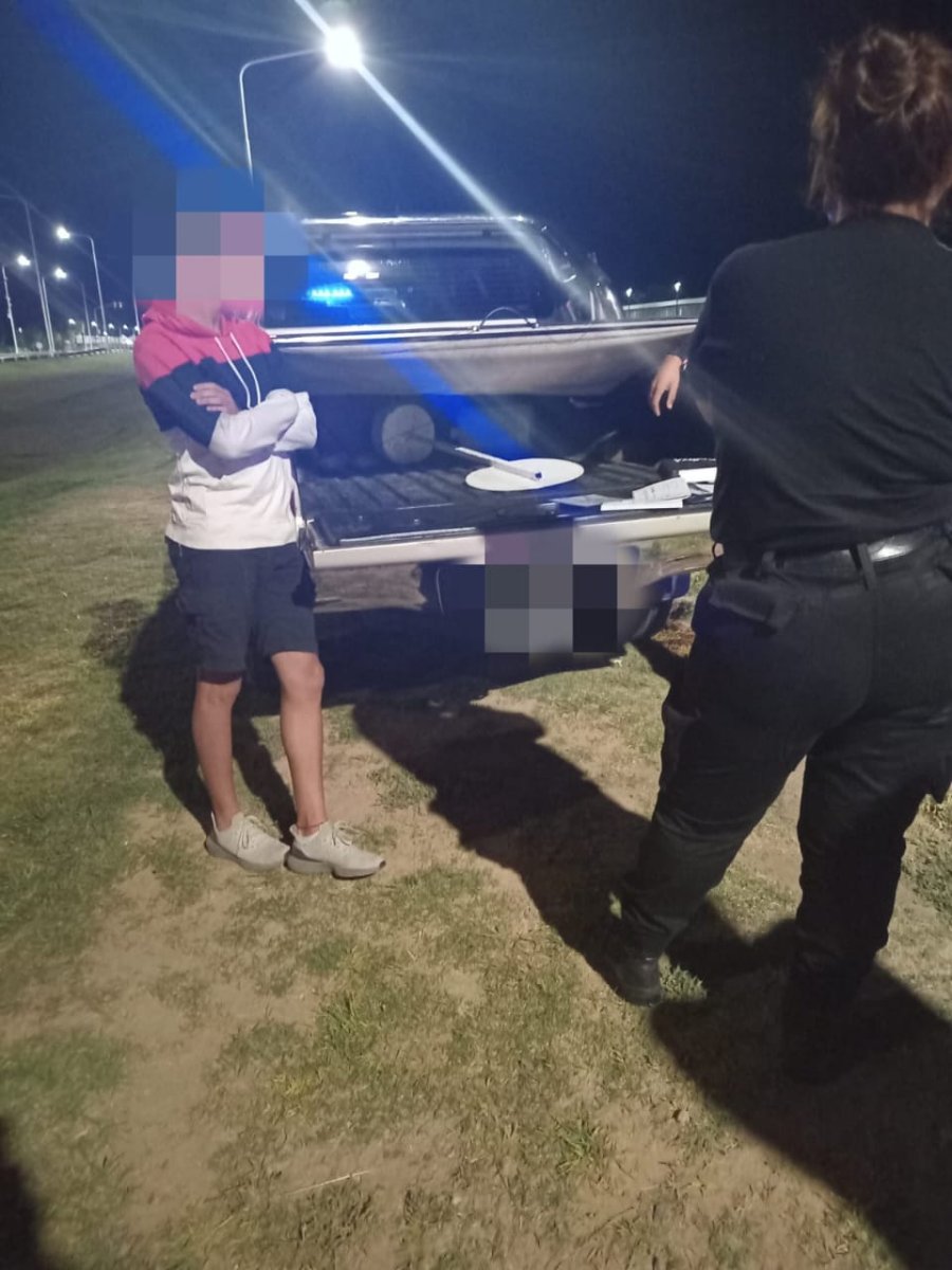 La se&ntilde;al de "prohibido estacionar" fue recuperada dentro del veh&iacute;culo.