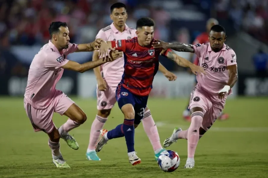 Boca lleg&oacute; a un acuerdo con Velasco, pero todav&iacute;a deber&aacute; negociar con Dallas.