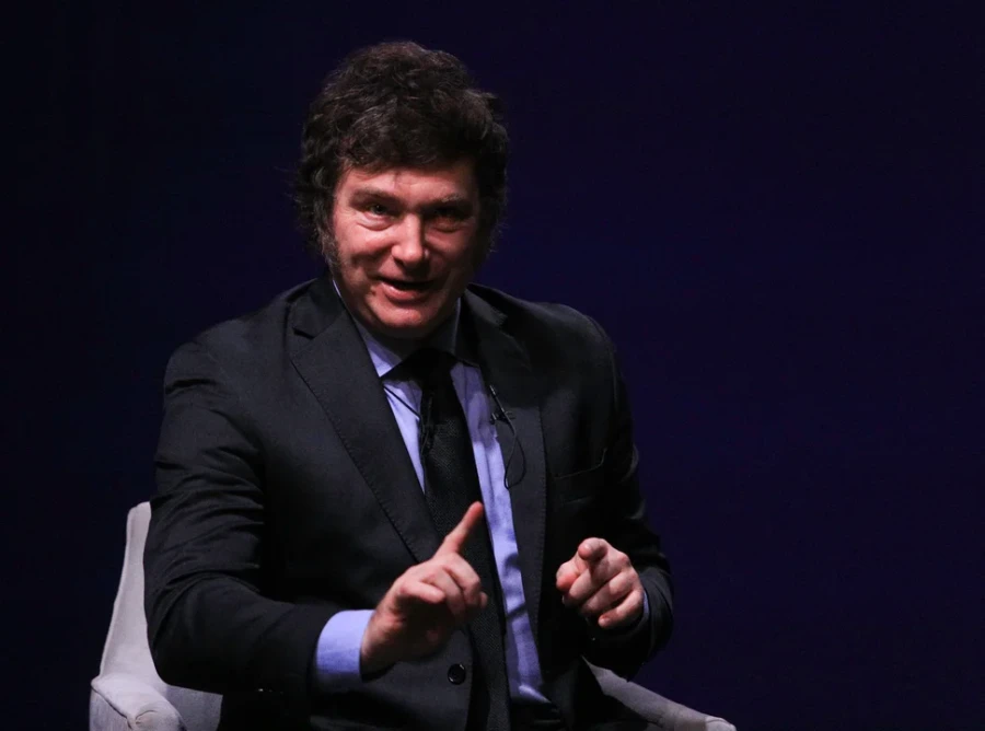 "Seguiremos bajando la inflaci&oacute;n reduciendo el riesgo pa&iacute;s, el gasto p&uacute;blico y desregulando".