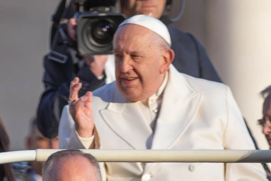 El Papa Francisco en la Plaza de San Pedro en el Vaticano.