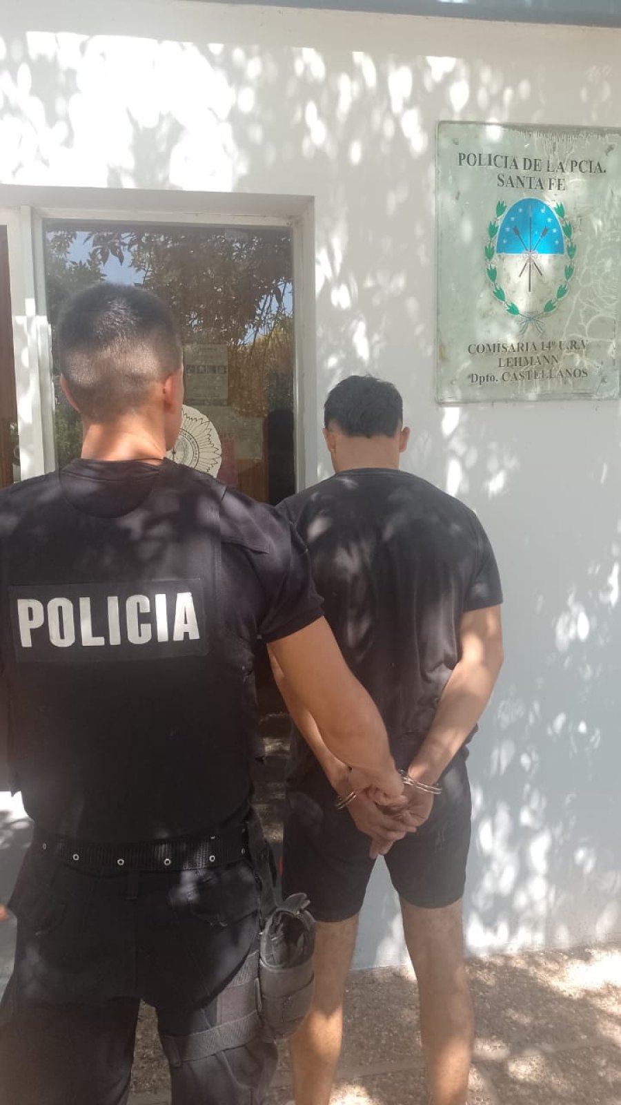 El hombre comenz&oacute; a ponerse nervioso, por lo que el personal actuante lo identific&oacute; y luego arrest&oacute;.