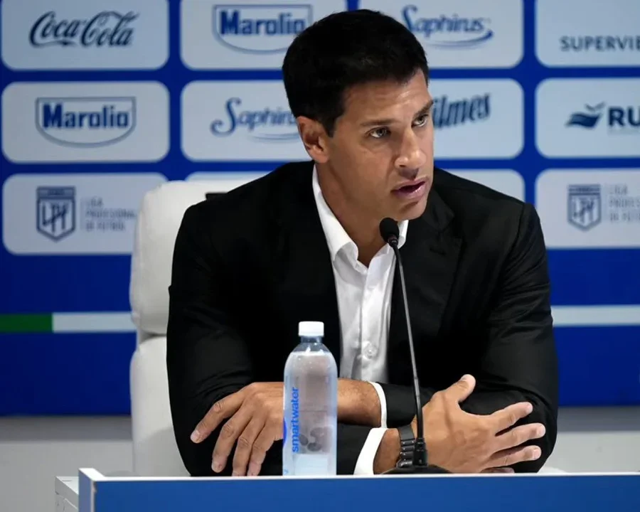 V&eacute;lez presento a Sebasti&aacute;n Dom&iacute;nguez como su nuevo entrenador.