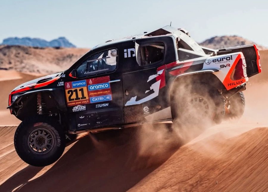 Henk Lategan y Brett Cummings pasaron a encabezar la general en Coches.