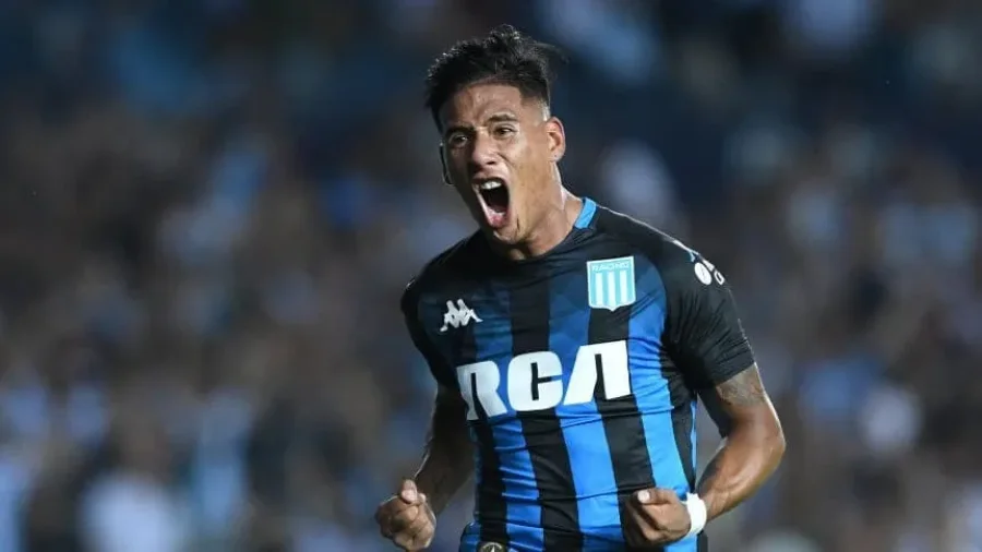 Mat&iacute;as Zaracho sali&oacute; de las inferiores de Racing y milit&oacute; con esta camiseta desde 2016 hasta 2020.