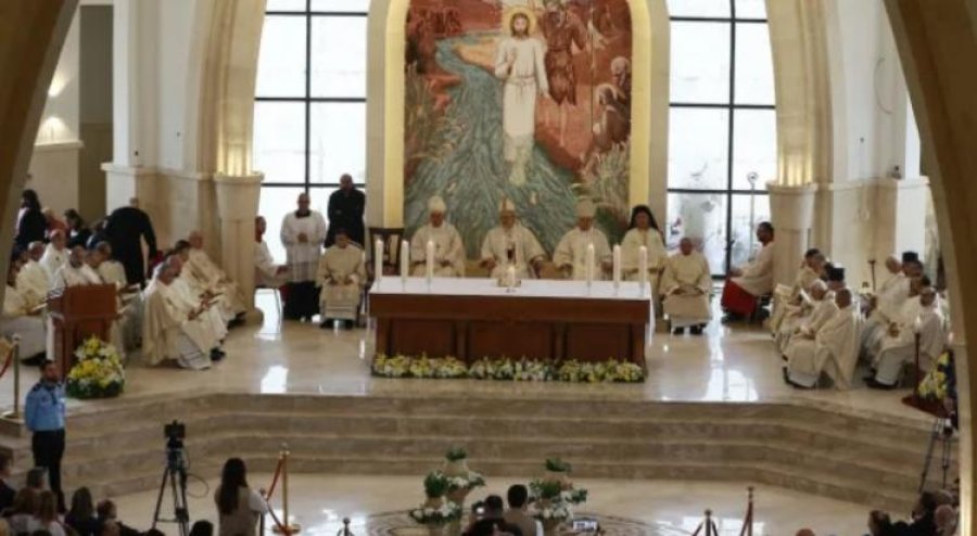 El cardenal Parolin presidi&oacute;  la consagraci&oacute;n de la Iglesia Bautismo del Se&ntilde;or en Jordania.