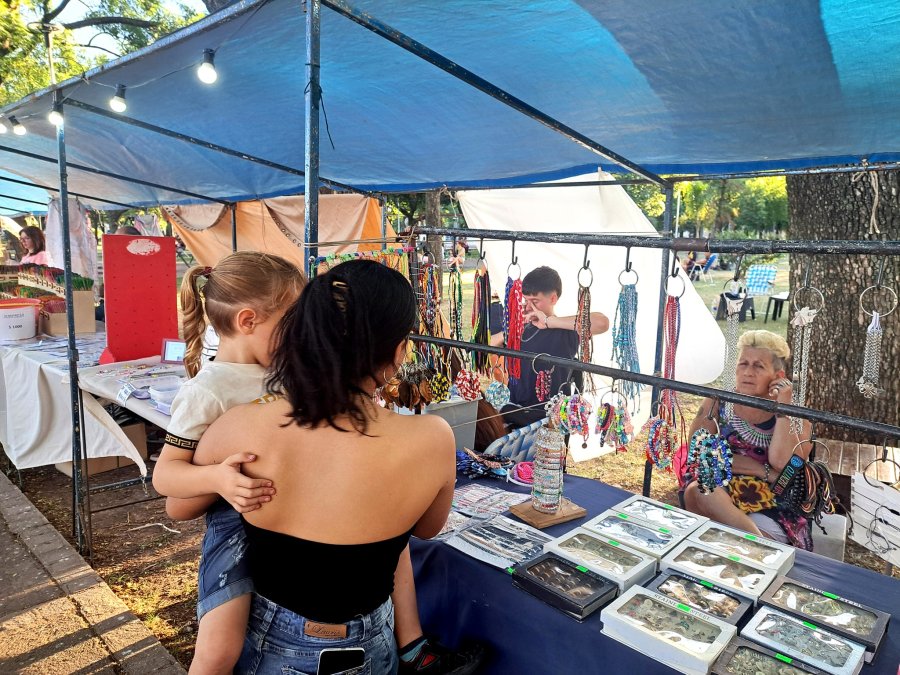 Uno de los stand habilitado en el paseo p&uacute;blico.