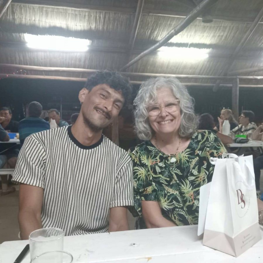 Un c&aacute;lido encuentro sirvi&oacute; para agradecer y reconocer a Lucas y Adriana.