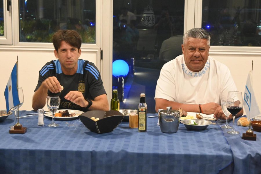 CLAUDIO CHIQUI TAPIA COMPARTI&Oacute; UNA CENA CON EL SUB 20 ARGENTINO