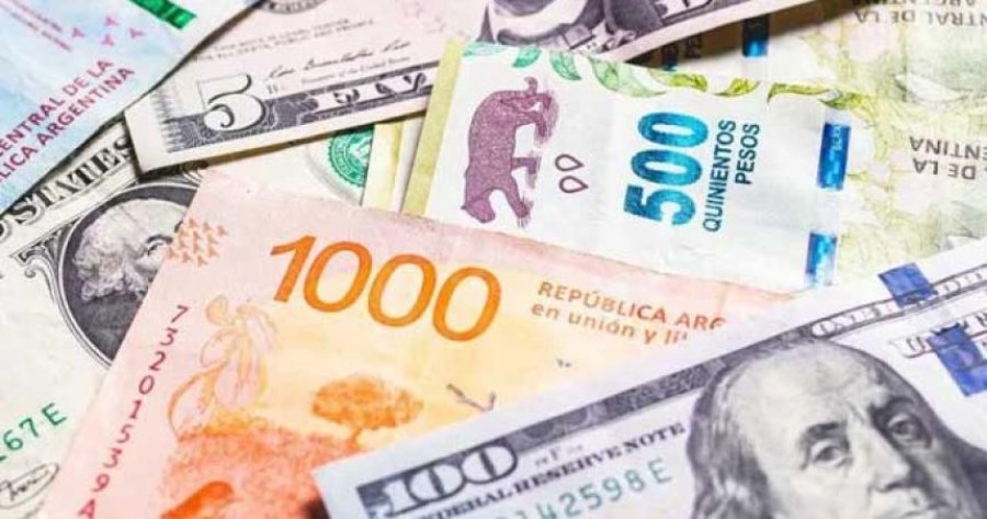 OPERACIONES. El d&oacute;lar blue baj&oacute; 20 pesos tras el anuncio del Gobierno de la reducci&oacute;n de la devaluaci&oacute;n controlada.