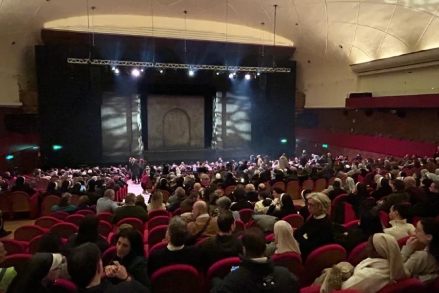 PREESTRENO. Mil seiscientos pobres de Roma asistieron al preestreno del musical "Bernardette de Lourdes".