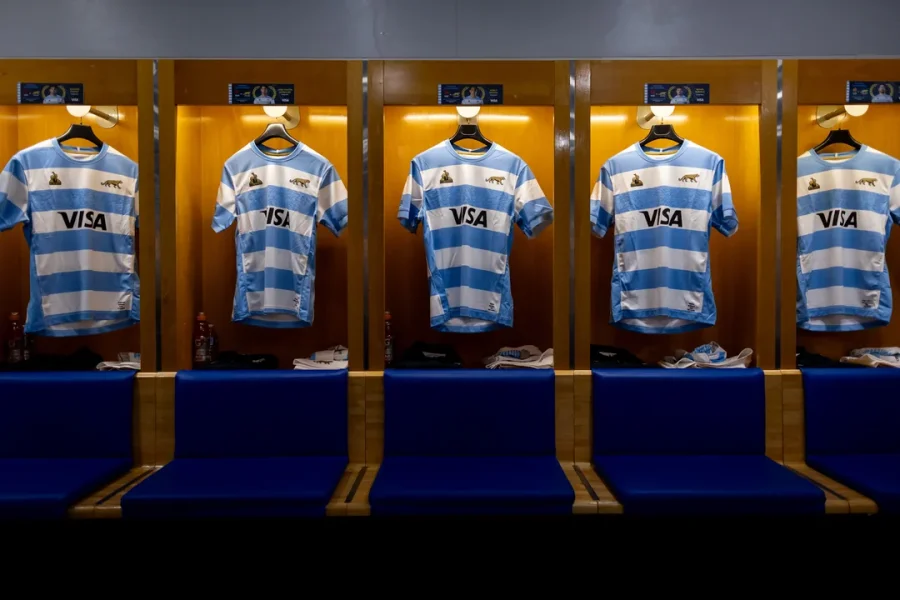 El fabricante de la camiseta de Los Pumas est&aacute; en bancarrota y dejar&iacute;a de entregarles camisetas.