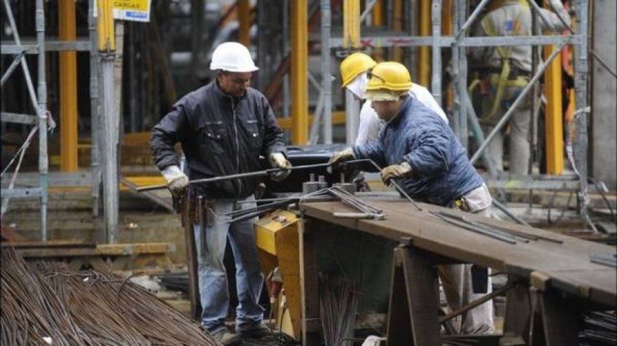 RECORTE. En 11 meses se destruyeron 123.957 puestos de trabajo.