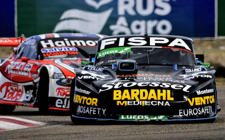 El ganador Juli&aacute;n Santero (Falcon) y su escolta Mariano Werner (Mustang) en la carrera de 2024.