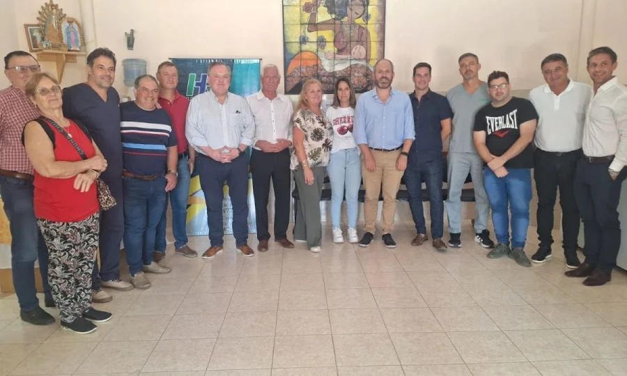 El grupo que particip&oacute; del acto en el efector suardense.