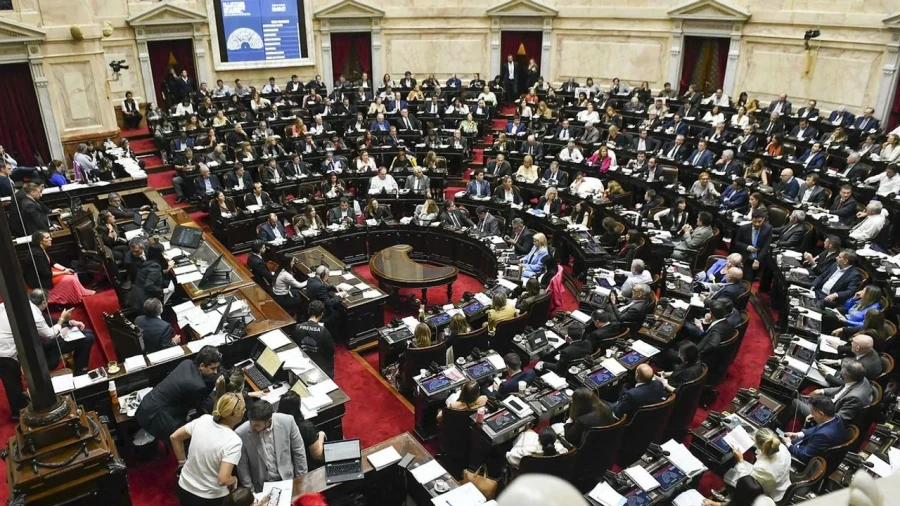 El Gobierno procura sumar apoyo a su agenda para las sesiones extraordinarias del Congreso.