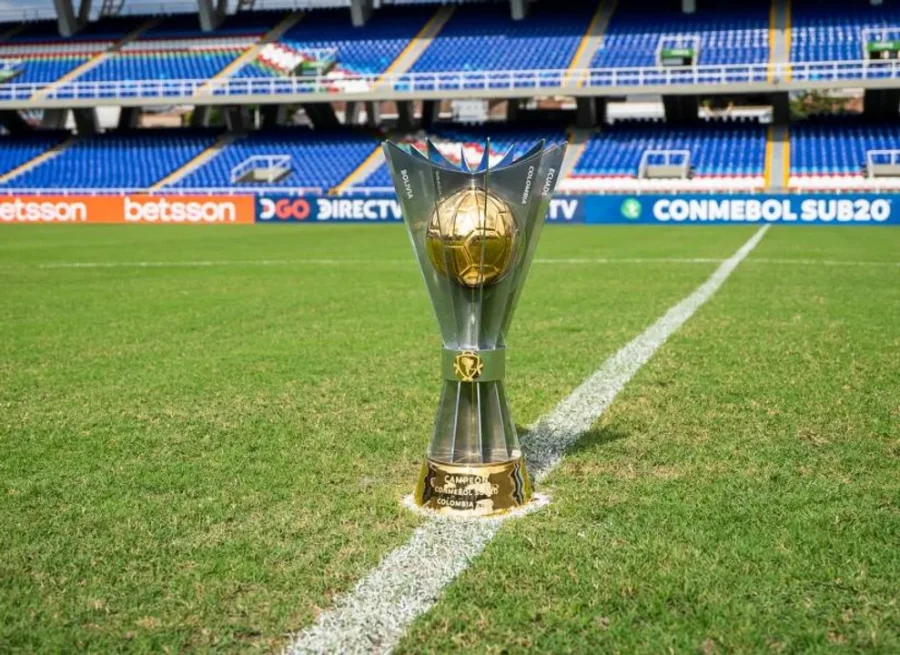 El trofeo que levantar&aacute; el ganador del Sudamericano Sub 20.