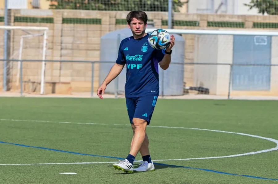 El director t&eacute;cnico de la Selecci&oacute;n argentina Sub 20, Diego Placente.