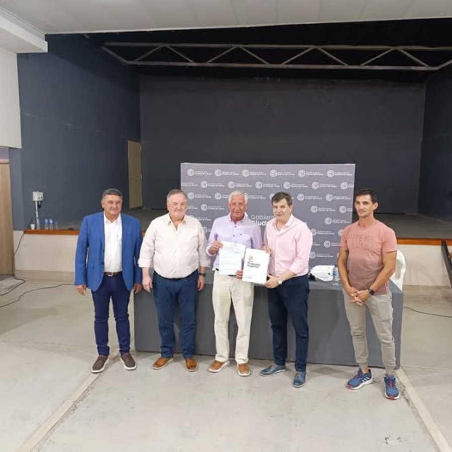 Boscarol junto a los legisladores y dem&aacute;s autoridades.