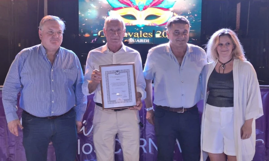 Felipe Michlig, Hugo Boscarol, Marcelo Gonz&aacute;lez y Sof&iacute;a Masutti durante el segmento protocolar de la noche.