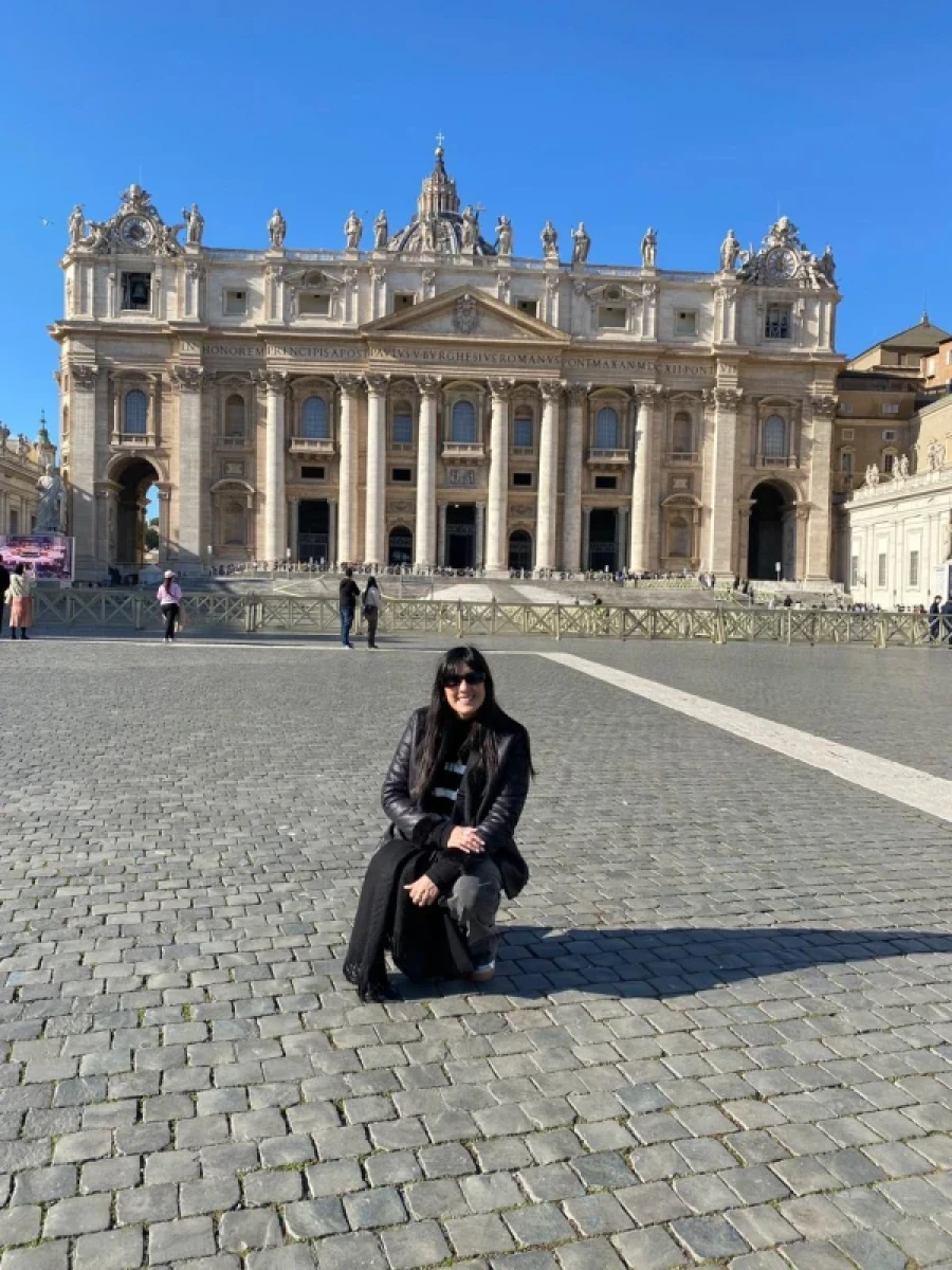 Cecilia, en la Via de la Conciliazione que lleva a la Bas&iacute;lica de San Pedro.