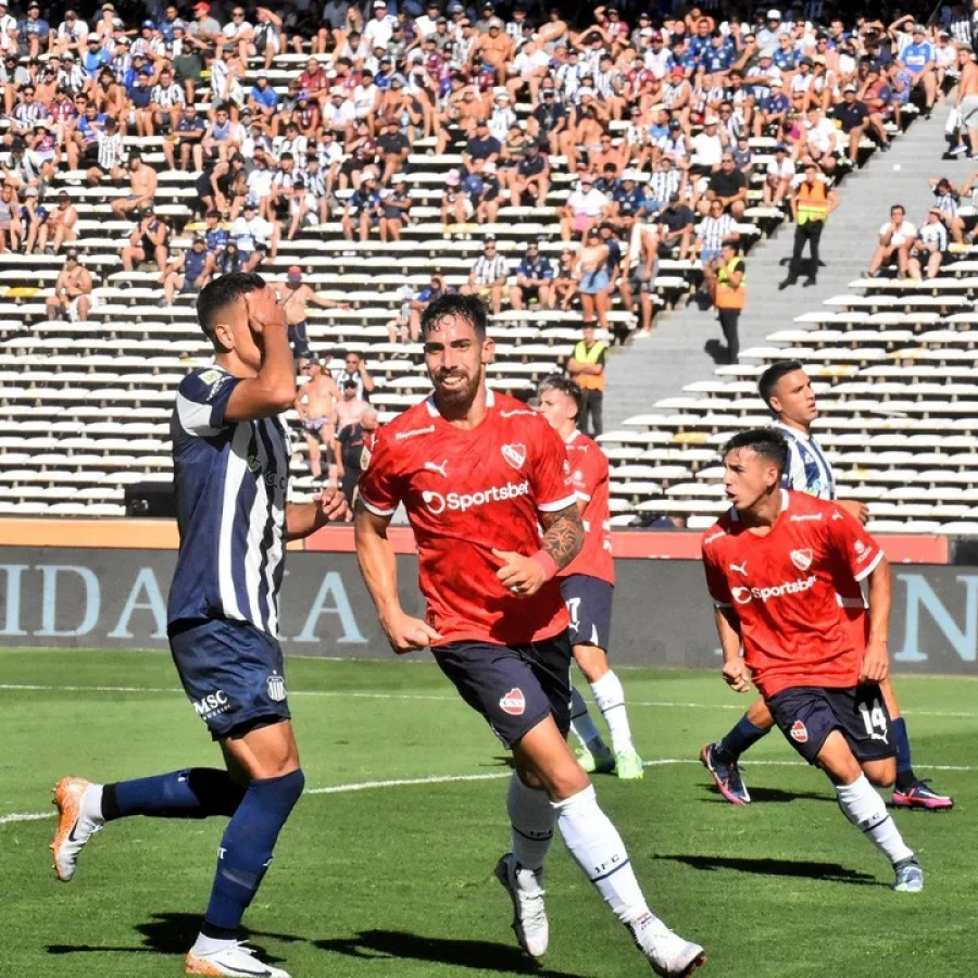 SEIS DE SEIS. El Rojo gan&oacute; un duelo importante en C&oacute;rdoba.