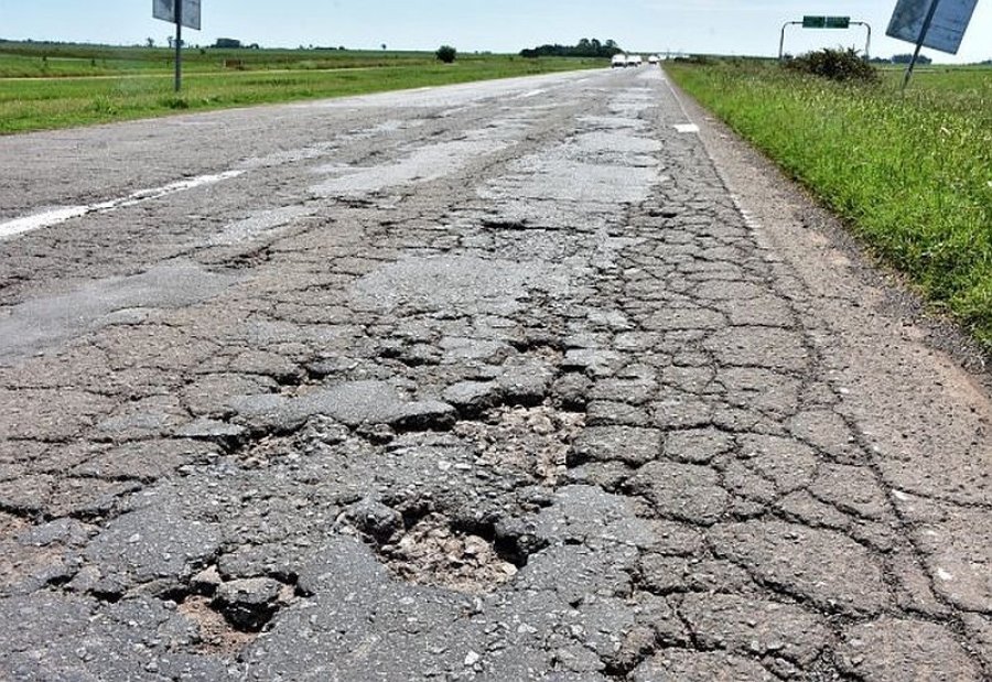En Santa Fe, las rutas nacionales presentan un enorme deterioro por falta de obras de mantenimiento del Gobierno nacional.
