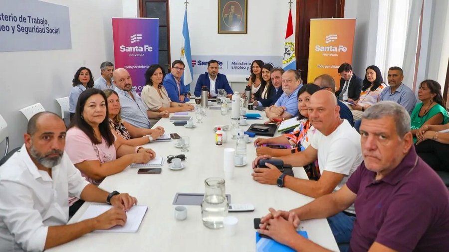 PARITARIAS EN SANTA FE. se confirm&oacute; la fecha de los primeros encuentros con docentes, estatales y Salud.