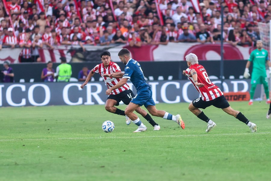 EL PINCHA SUPER&Oacute; A LA ACADEMIA