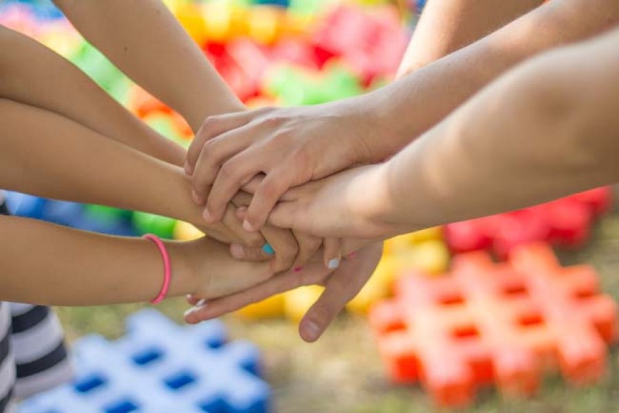 Todos podemos contribuir a la fraternidad humana, aplicando peque&ntilde;as acciones a la vida diaria.