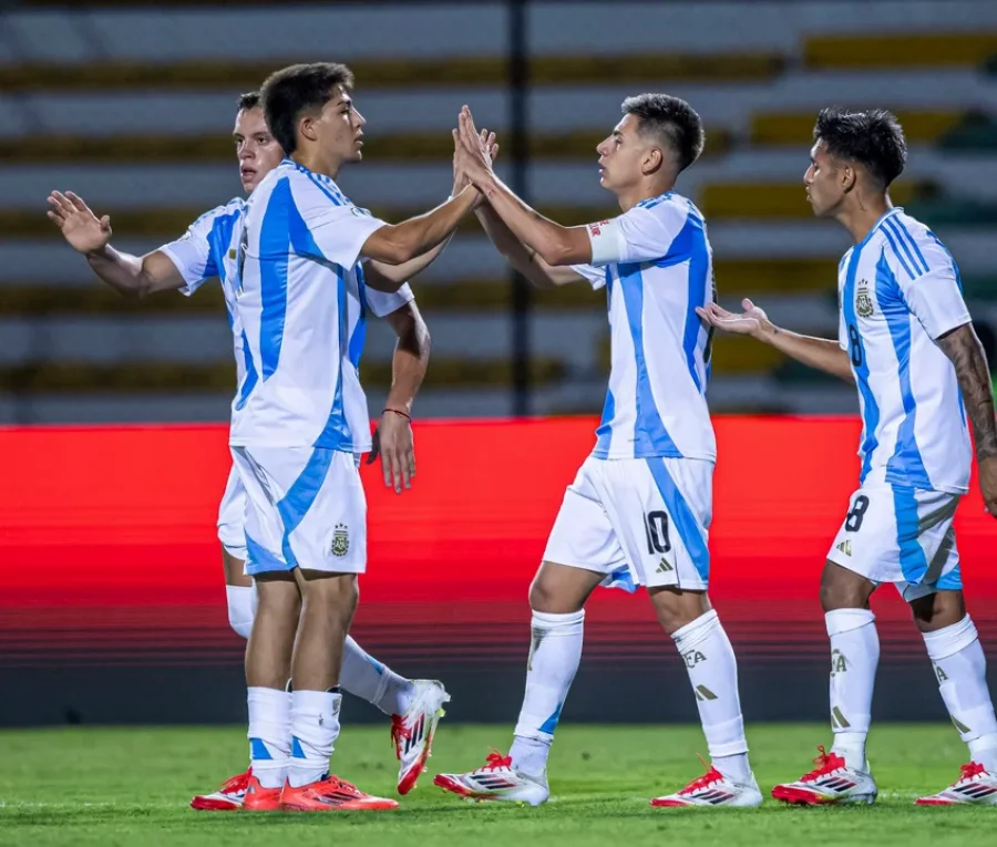 La selecci&oacute;n argentina sub-20 se medir&aacute; con Chile en el primer duelo del hexagonal final. El conjunto argentino termin&oacute; segundo en su zona, con ocho puntos producto de dos victorias y dos derrotas.
