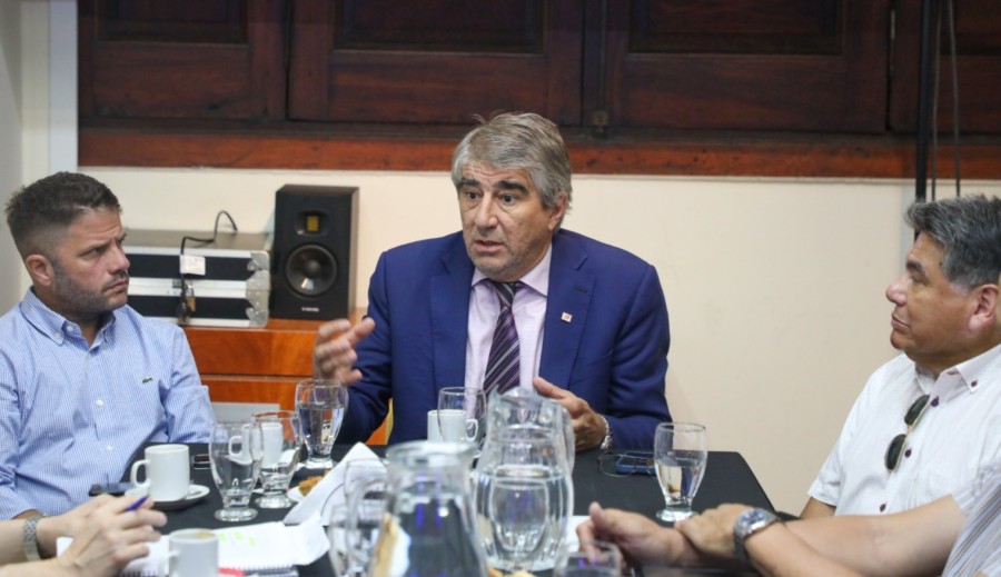El encuentro fue encabezado por el ministro de Gobierno e Innovaci&oacute;n P&uacute;blica, Fabi&aacute;n Bastia y el secretario general de la Gobernaci&oacute;n, Juan Cruz C&aacute;ndido.