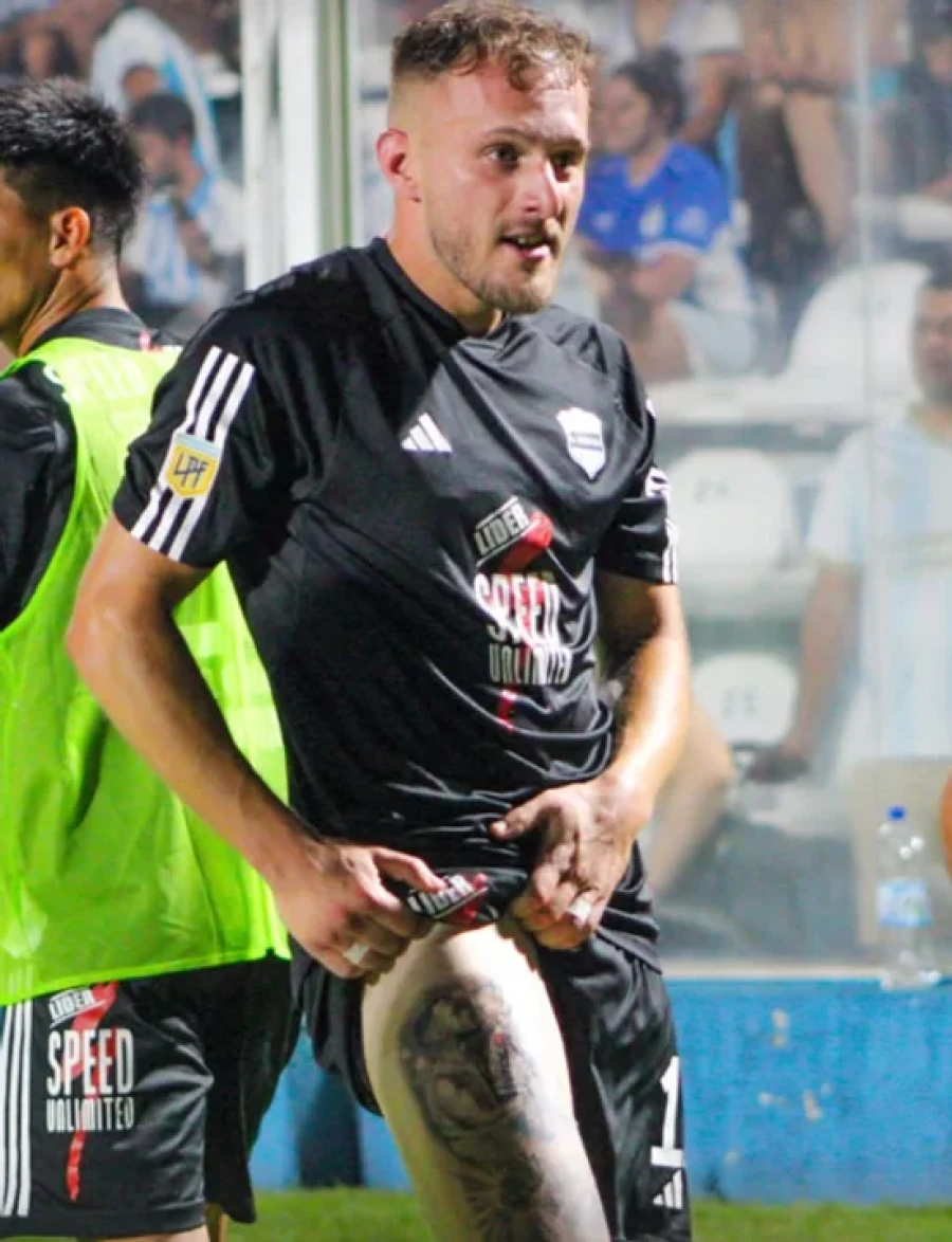 GOLEADA. Sansotre festeja su gol.