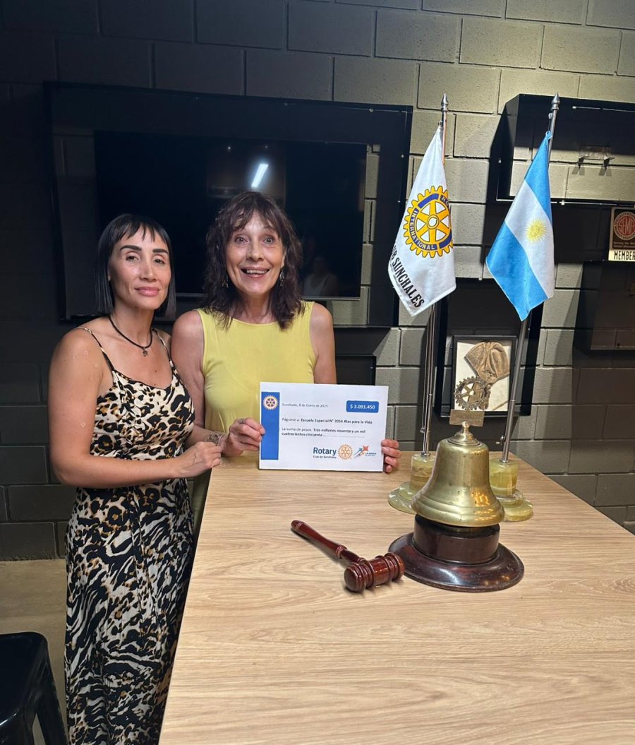 Alejandra Massacesi y M&oacute;nica Ravazzani durante la ceremonia.