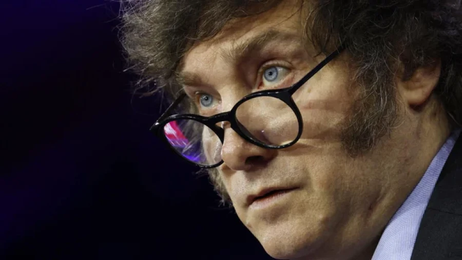 El Presidente afirm&oacute; que el tipo de cambio no est&aacute; atrasado y cuestion&oacute; las proyecciones de devaluaci&oacute;n.