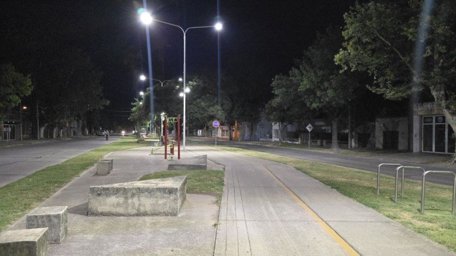 Rafaela contin&uacute;a con el recambio de luminarias LED en espacios verdes e instituciones educativas.
