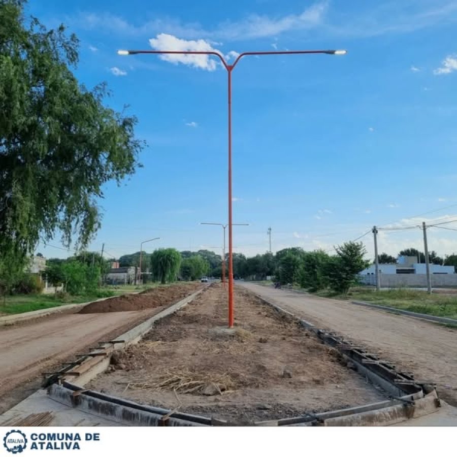 Vista parcial de la Avenida intervenida con mejoras en su iluminaci&oacute;n.
