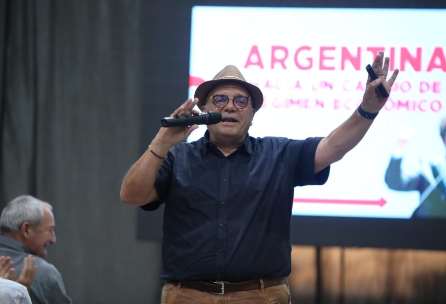 CARISMA. Con su habitual estilo, el economista rosarino convoc&oacute; a una multitud en la Rural.
