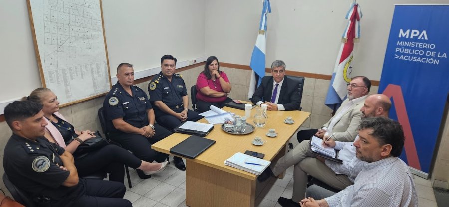 PARTICIPANTES. Se encontraban tambi&eacute;n el intendente de Frontera, la presidenta comunal de Josefina, y miembros del Ministerio de Justicia y Seguridad de Santa Fe.