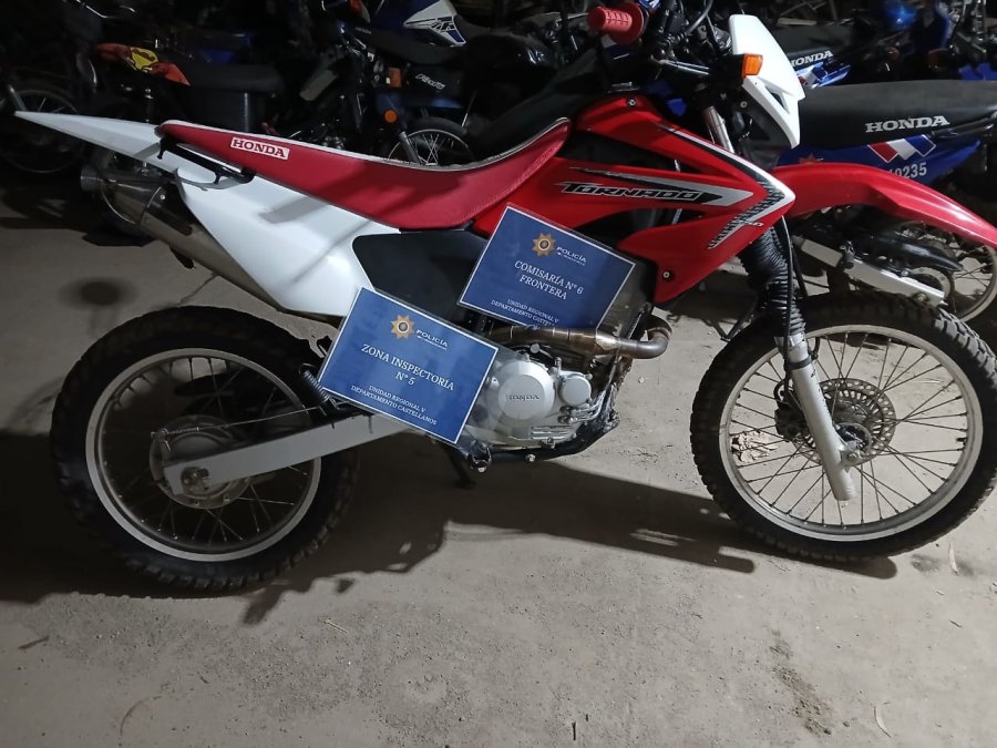 MOTO RECUPERADA EN FRONTERA. La Honda Tornado hab&iacute;a sido robada en la localidad de San Carlos Centro.
