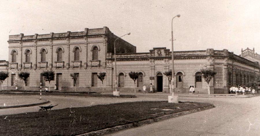 Fachada de la centenaria instituci&oacute;n educativa.