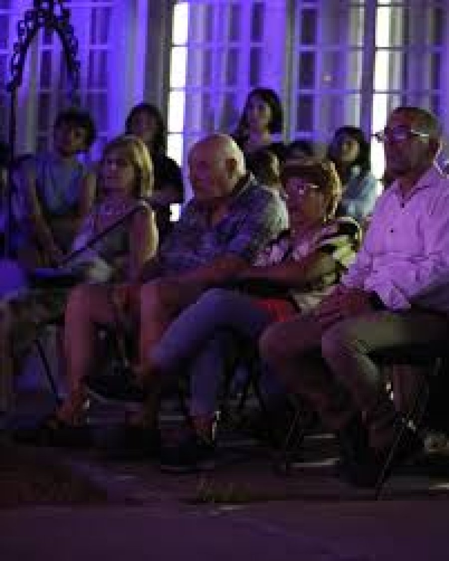 Un instante de la presentaci&oacute;n del libro premiado.