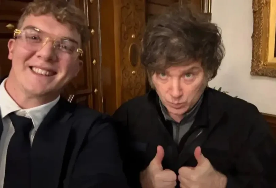 Javier Milei, el presidente de la Naci&oacute;n, junto a Hayden Davis.