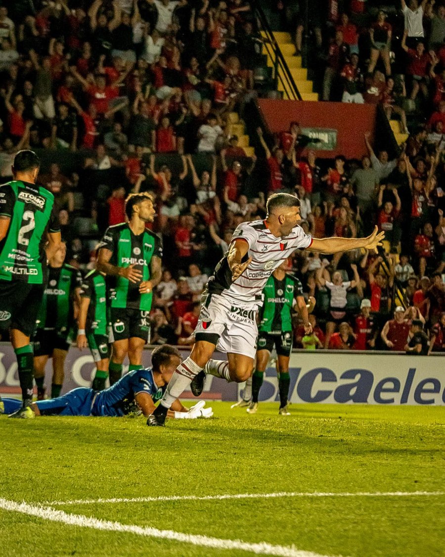 PUMA. Emanuel Gigliotti abri&oacute; el marcador.